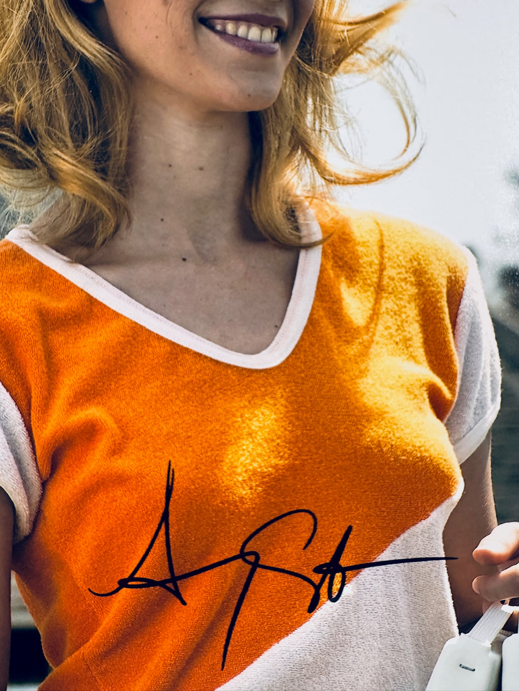 Close-up view of Amy Smart's signature in black marker on her Starsky & Hutch promotional matte photo.
