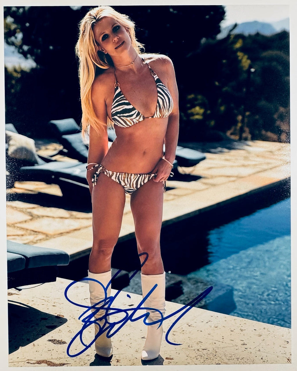 Britney Spears signed 8x10 matte photograph front view with clear autograph