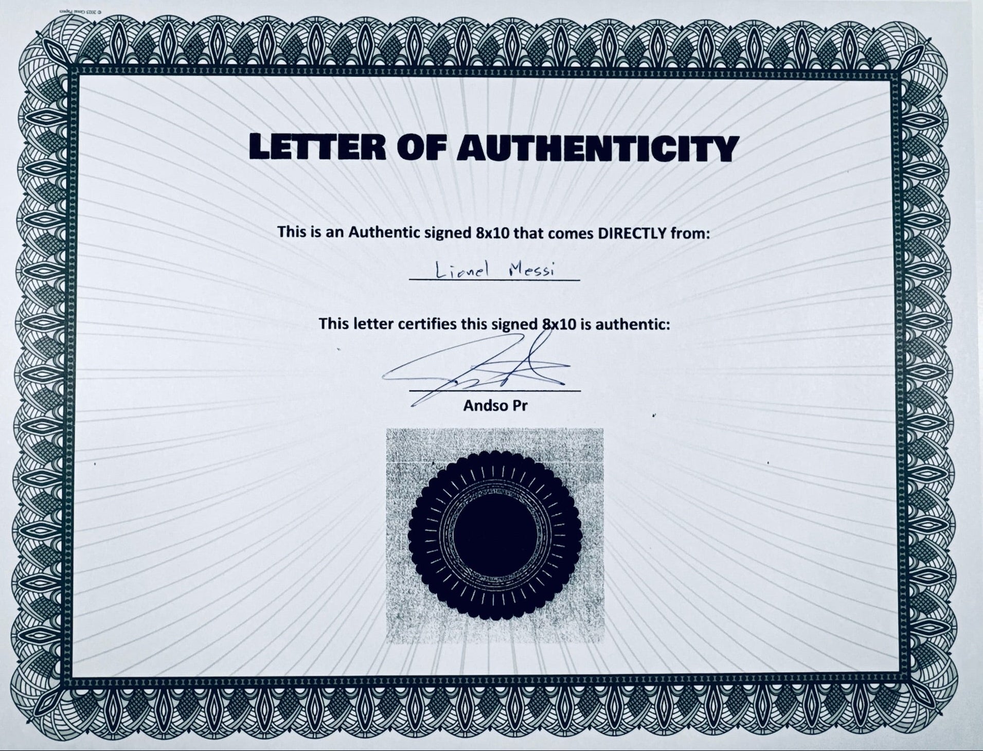 Authenticity document for the Lionel Messi hand-signed photograph