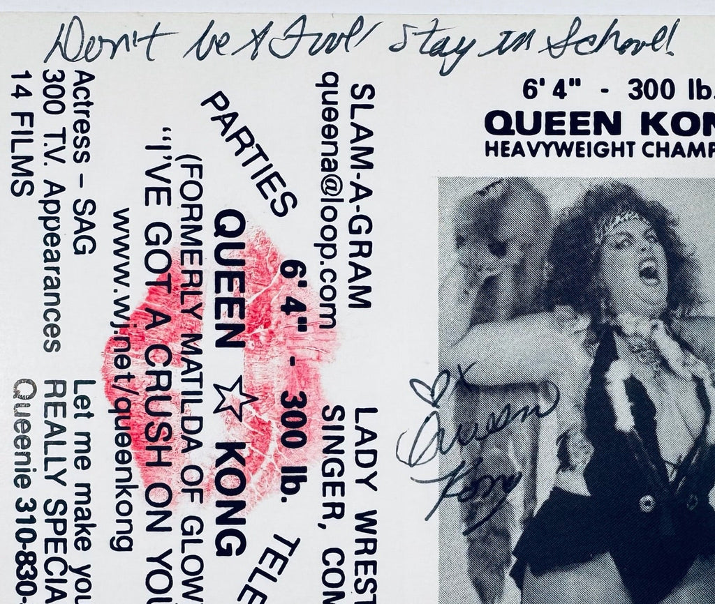 Closeup of Deanna Booher Queen Kong autograph and lipstick kiss on 4x3.5 card