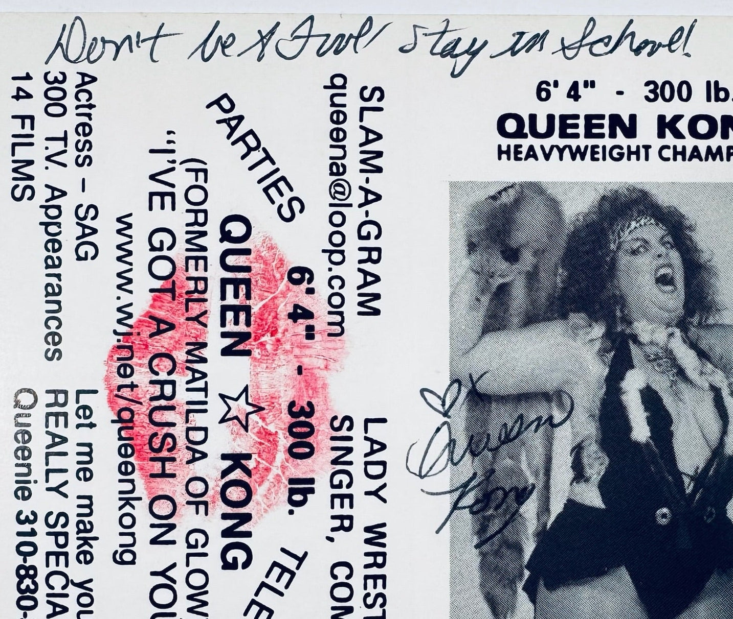 Closeup of Deanna Booher Queen Kong autograph and lipstick kiss on 4x3.5 card