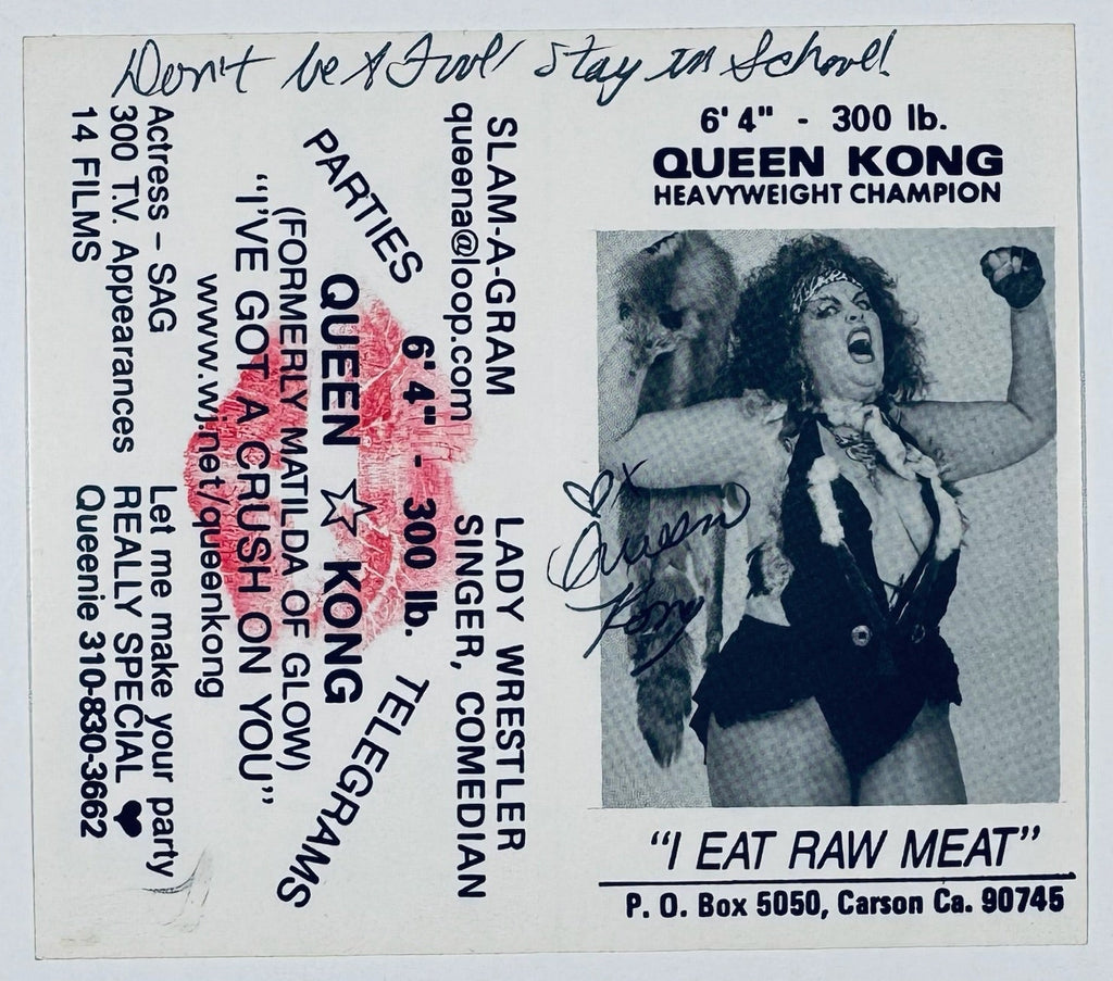 Queen Kong Deanna Booher signed 4x3.5 autograph card with lipstick kiss front view