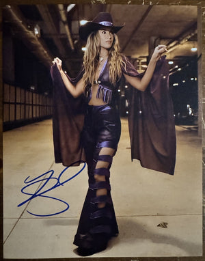 Lainey Wilson Signed Autographed Signature 8x10 Matte Photography COA