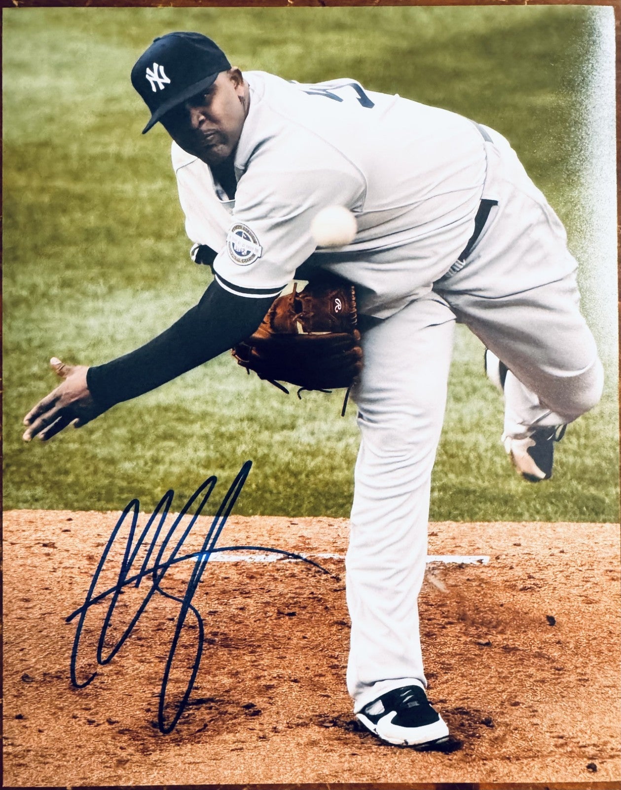 Sammy Sosa Signed Autographed Signature 8x10 Matte Photograph COA