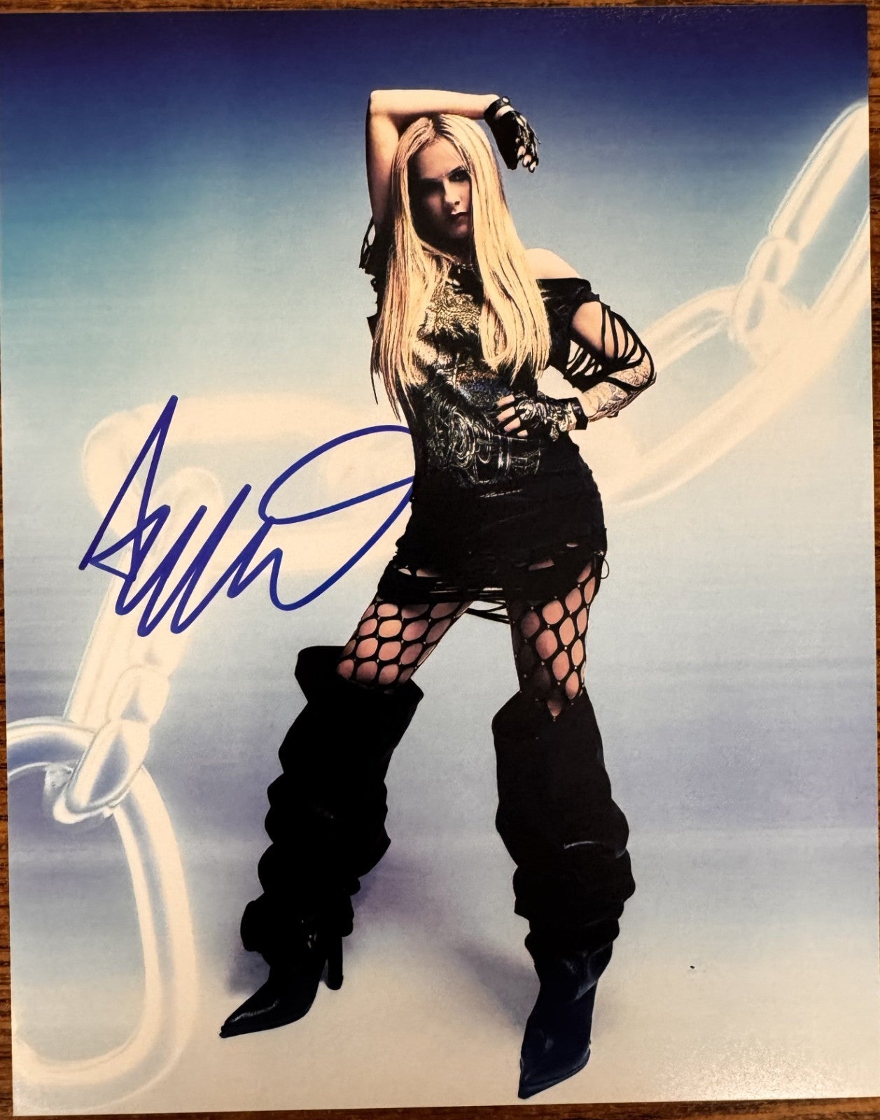Avril Lavigne Signed Autographed Signature 8x10 Matte Photograph COA