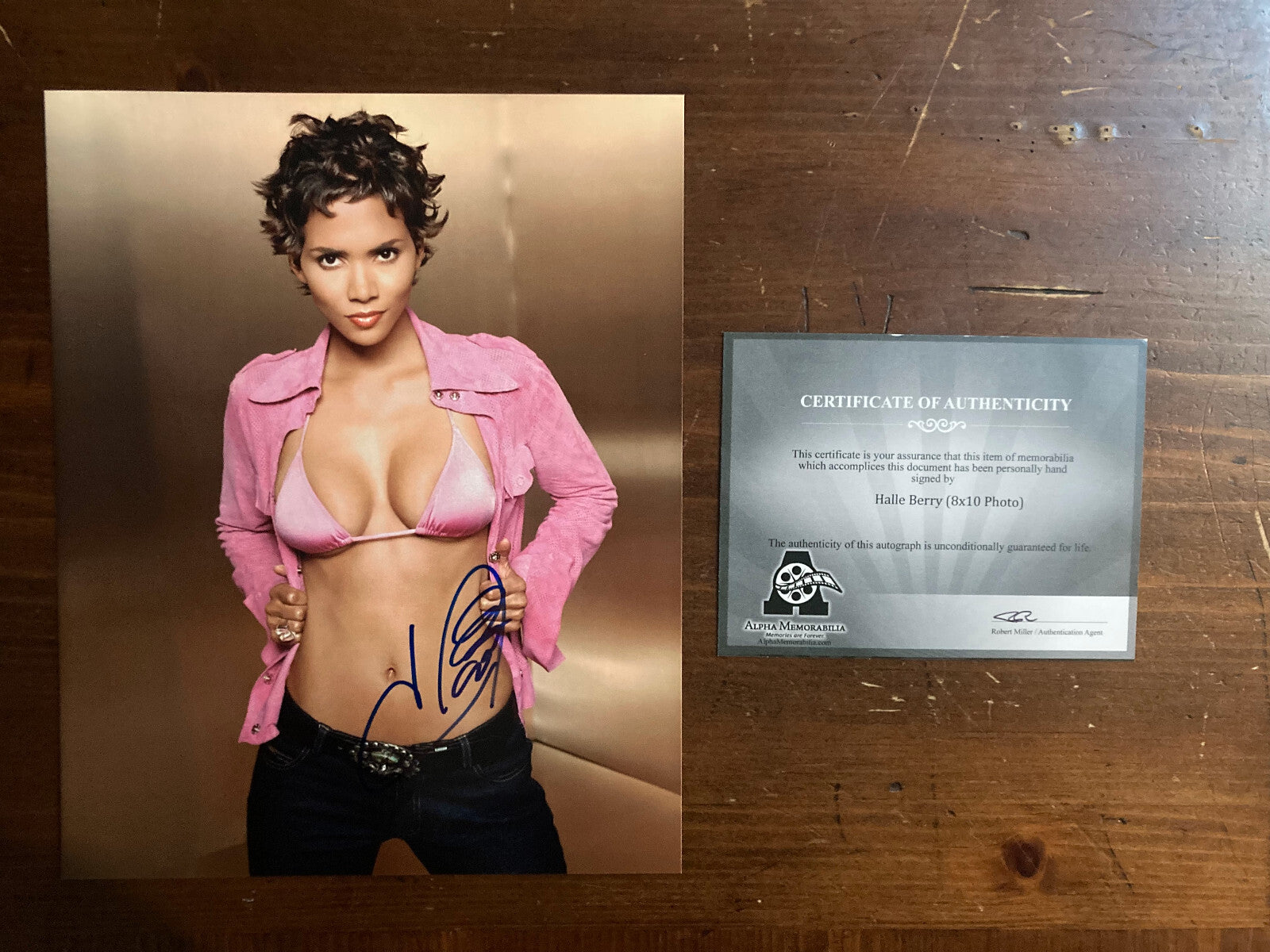 Halle Berry Signed Autograph Signature 8x10 Color Glossy Photograph with COA