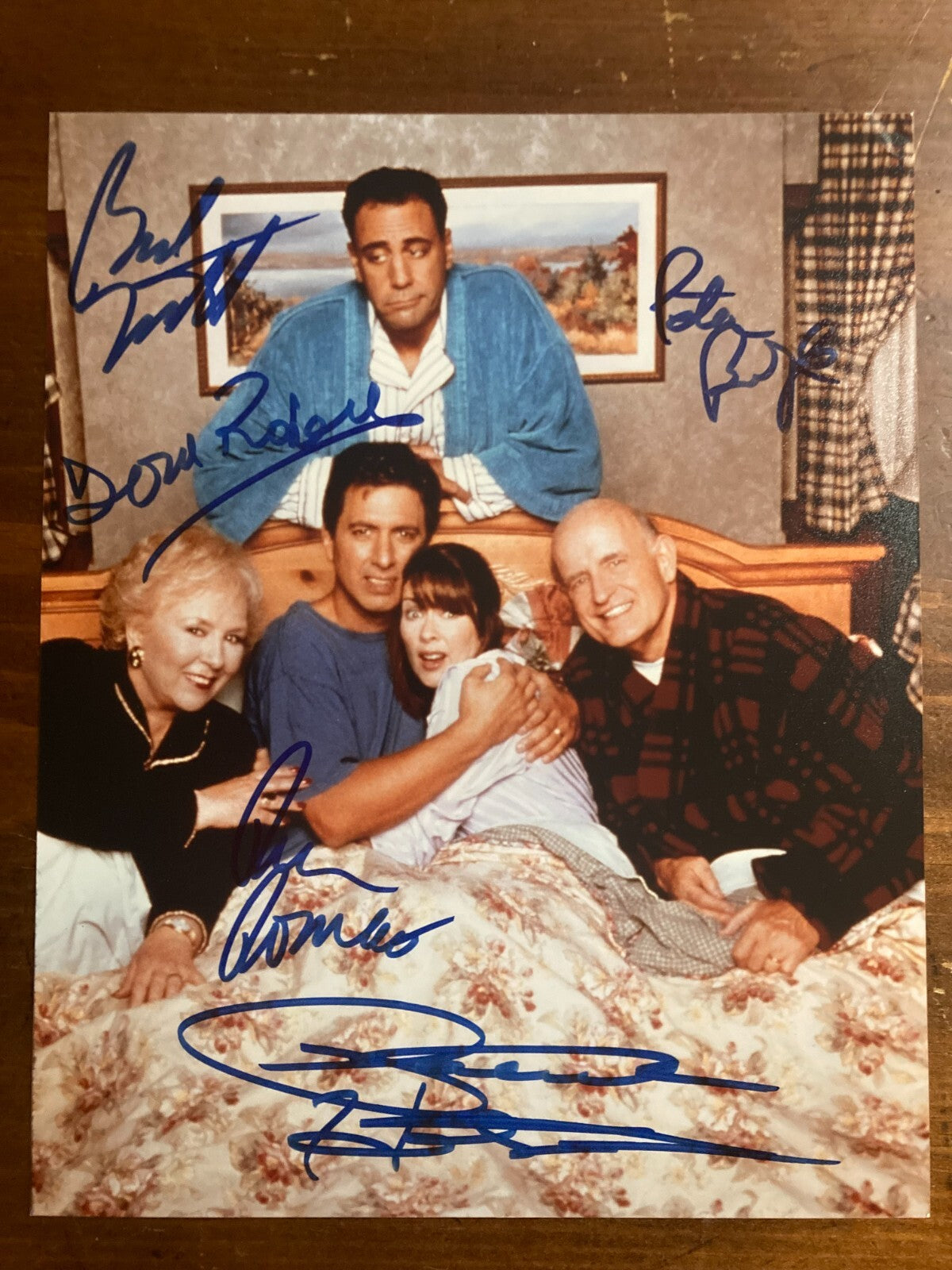 Everybody Loves Raymond Cast Autograph Signatures Signed by 5 Doris Roberts +COA