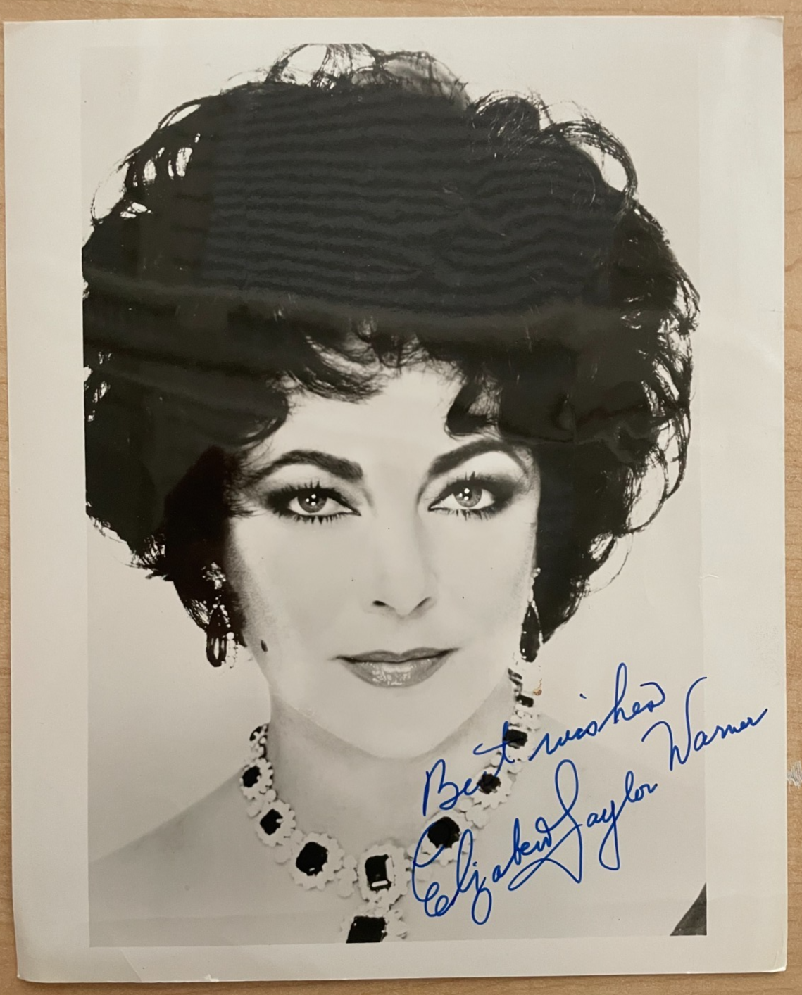 Elizabeth Taylor Signed Autograph 8x10 B&W Glossy Photograph