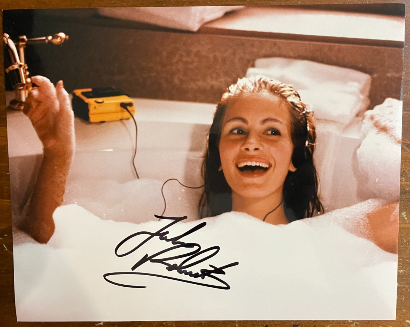 Julia Roberts Signed Autograph Signature 8x10 Glossy Pretty Woman Photograph
