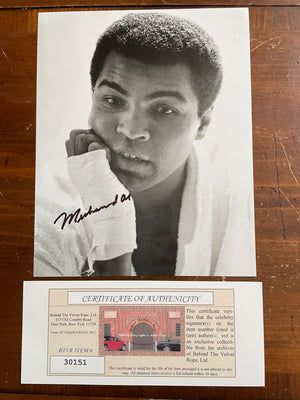 Mohammad Ali SIGNED 8x10 B&W Glossy Photograph w/ # COA