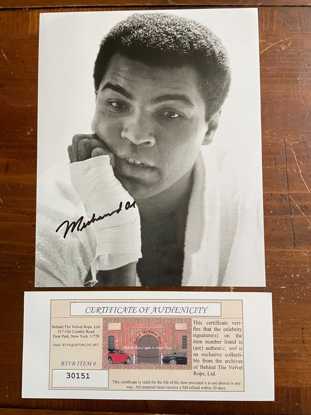 Mohammad Ali SIGNED 8x10 B&W Glossy Photograph w/ # COA