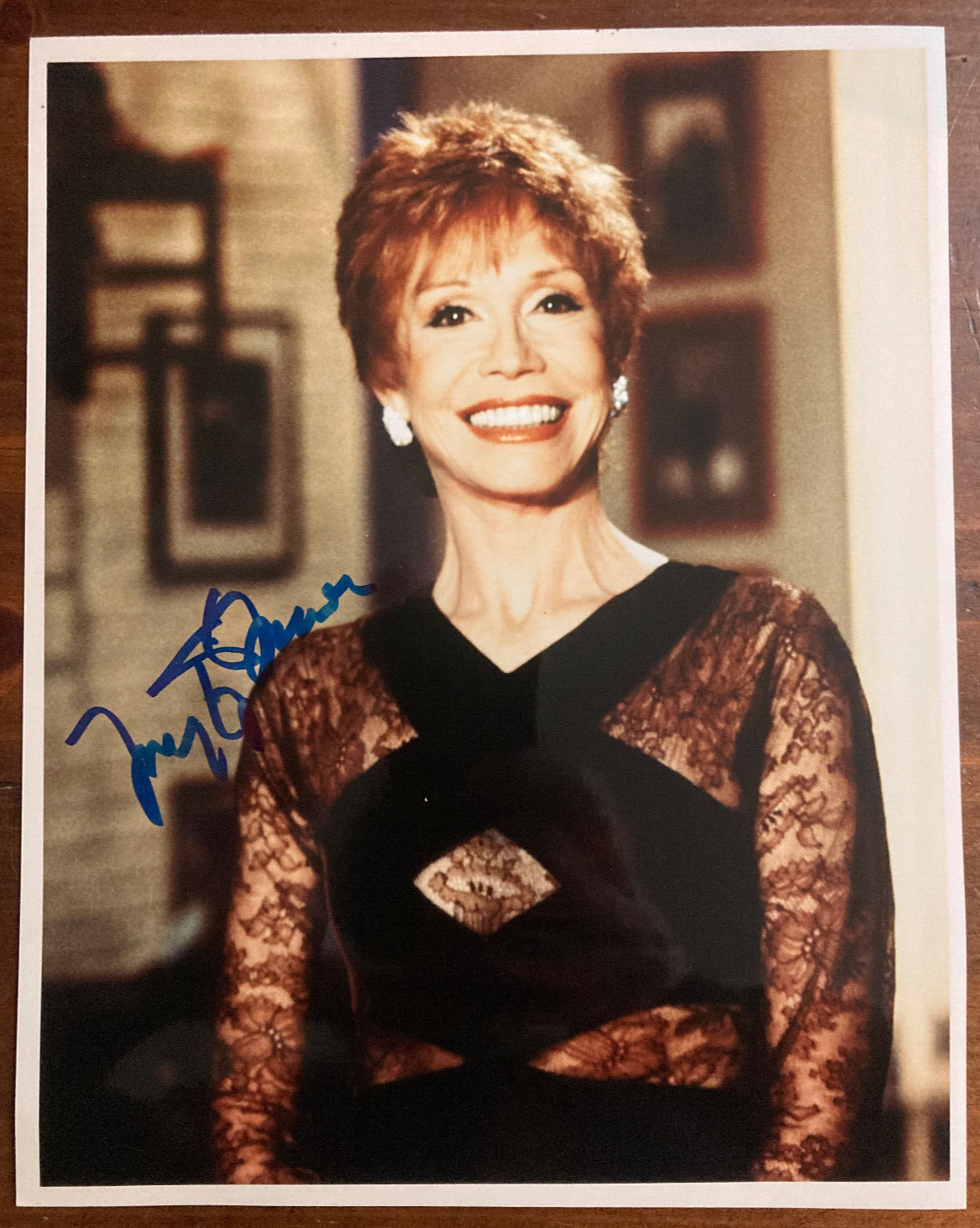 Mary Tyler Moore Show Signed Autograph Signature 8x10 Color Glossy Photograph