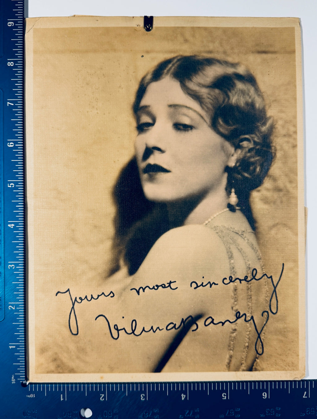 Vintage Vilma Bánky silent film photo portrait positioned next to an L-shaped ruler for size dimensions.