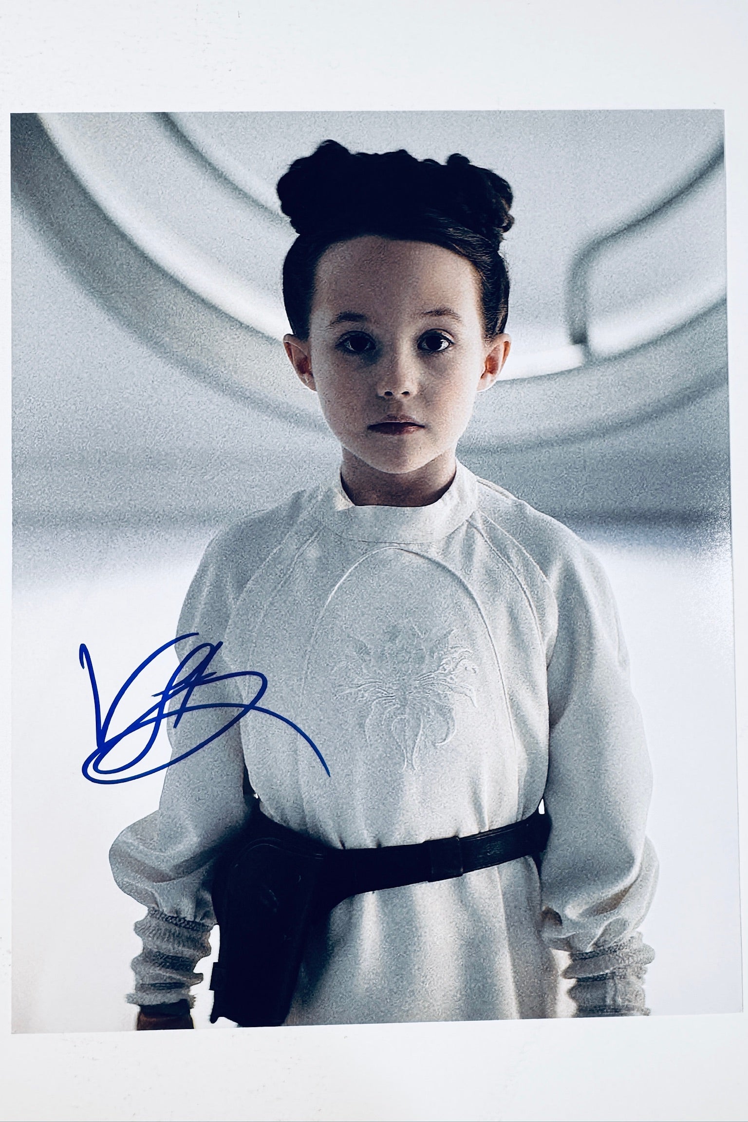 Vivien Lyra Blair hand-signed 8x10 matte photo portraying young Princess Leia in character from the Disney+ Star Wars series Obi-Wan Kenobi.