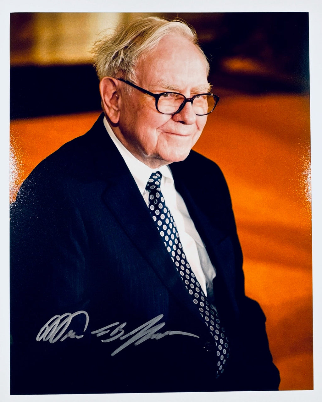 A professional 8x10 photograph featuring an authentic autograph by business mogul Warren Buffett.